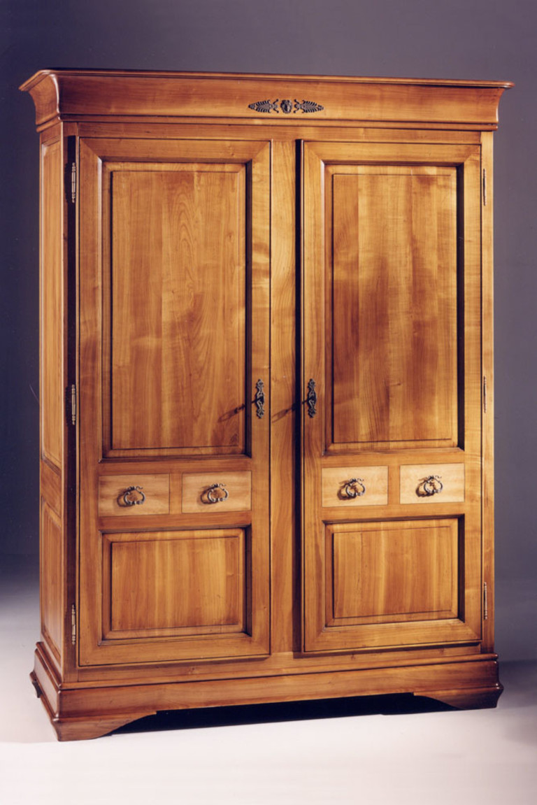Шкафы ретро стиль. Гомельдрев шкаф платяной. Шкаф деревянный. Шкаф из натурального дерева. Шкаф в ретро стиле.